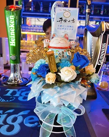 Bouquets & balloons — Package 258